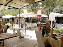 Atmosphère du Restaurant de spécialités provençales Restaurant à Gassin - Le Micocoulier - n°3