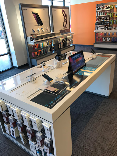 Cell Phone Store «AT&T Authorized Retailer», reviews and photos, 42857 Woodward Ave, Bloomfield Hills, MI 48304, USA
