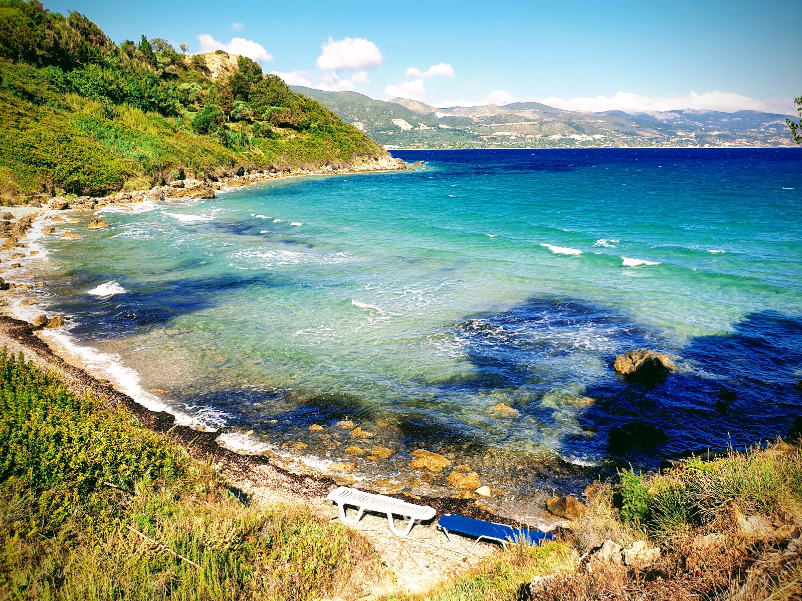 Rasa beach'in fotoğrafı kısa, düz kıyı şeridi ile birlikte