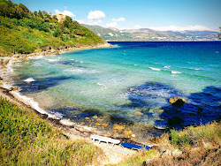 Rasa beach'in fotoğrafı kısa, düz kıyı şeridi ile birlikte