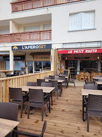 Atmosphère du Restaurant Le Petit Resto à Chamrousse - n°3