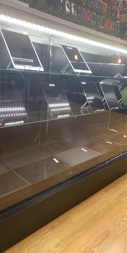 Cell Phone Store «C & C Cellphone and Computer Repair», reviews and photos, 1141 N Hwy 67, Florissant, MO 63031, USA