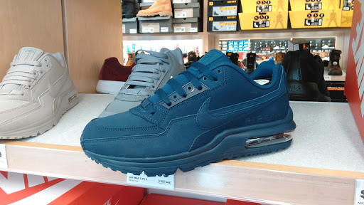 Shoe Store «WSS», reviews and photos, 460 San Fernando Mission Blvd, San Fernando, CA 91340, USA