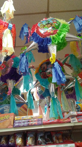 Grocery Store «Super Mercado La Montana», reviews and photos, 1905 Mountain View Ln # 100, Forest Grove, OR 97116, USA