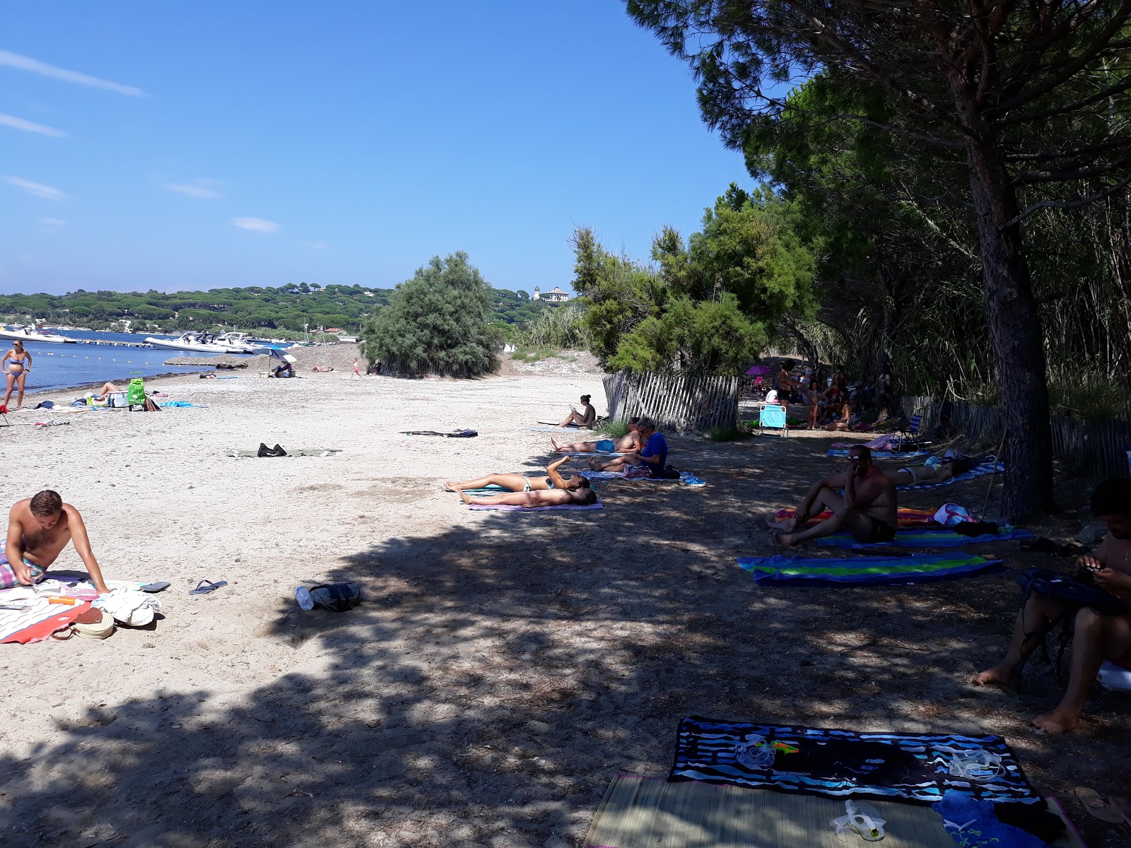 Photo de Plage des Canoubiers zone des équipements