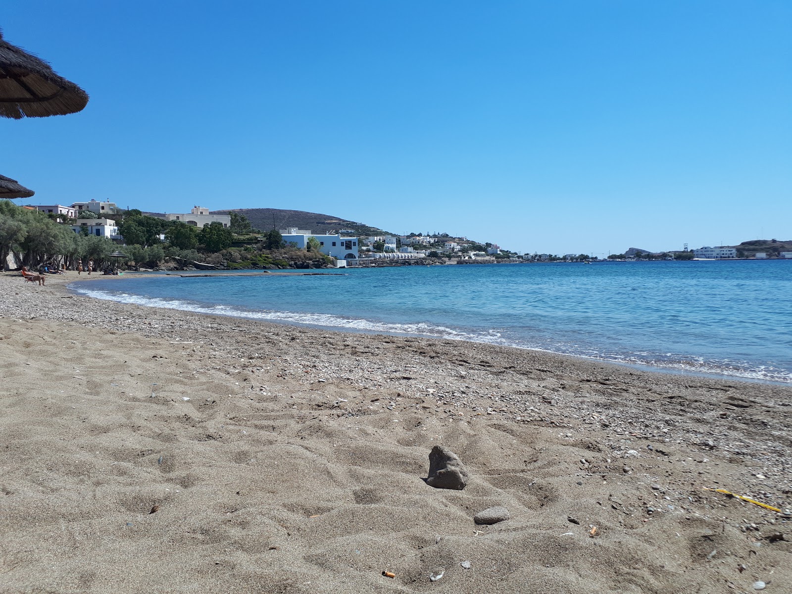 Foto di Voulgari beach con una superficie del sabbia marrone