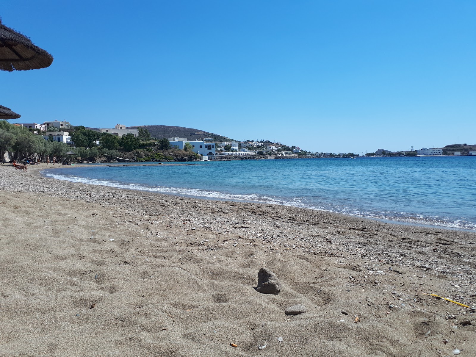 Foto von Voulgari beach mit brauner sand Oberfläche