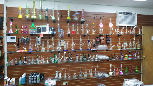Tobacco Town & Vape, 9435 W Irving Park Rd, Schiller Park, IL 60176, USA, 