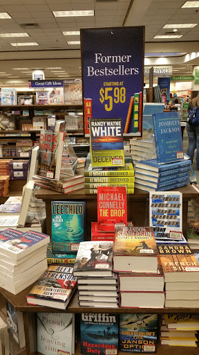 Book Store «Barnes & Noble», reviews and photos, 801 W 15th St E, Plano, TX 75075, USA