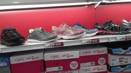 Shoe Store «Famous Footwear», reviews and photos, 2800 Campus Pkwy, Riverside, CA 92507, USA