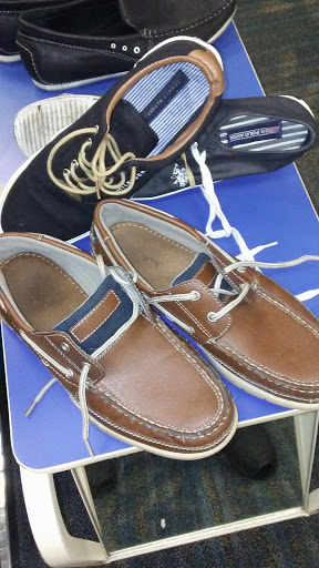 Thrift Store «Goodwill Bailey Bridge Retail Store», reviews and photos, 11749 Hull Street Rd, Midlothian, VA 23112, USA