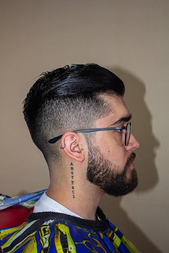Teléfono de CHRISA BARBER STUDIO