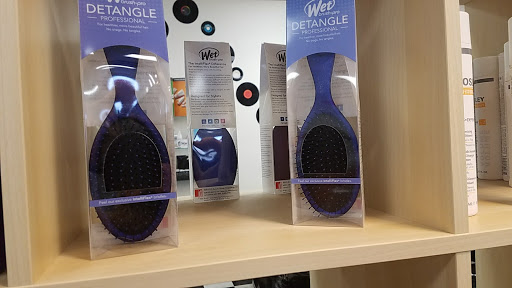 Beauty Salon «Detour Salon & Style», reviews and photos, 1816 E 53rd St, Anderson, IN 46013, USA