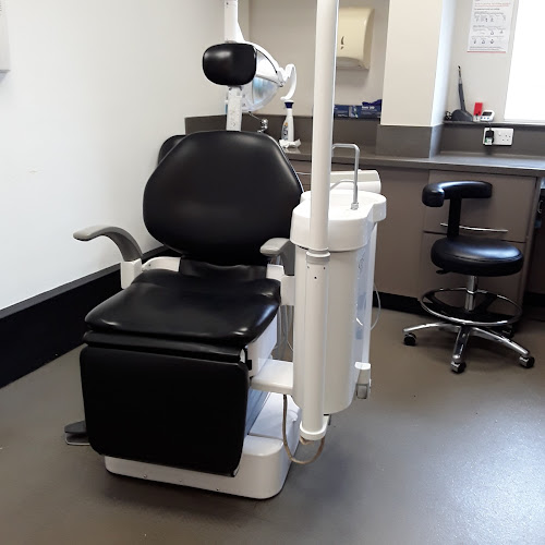 Reviews of The Manor Parade Dental & Cosmetic Clinic in Colchester - Dentist