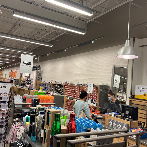 Shoe Store «DSW Designer Shoe Warehouse», reviews and photos, 24570 Dulles Landing Dr #120, Dulles, VA 20166, USA