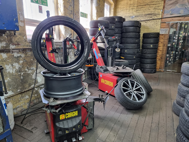 Xpress Tyres Ltd And 24/7 Mobile Tyres Fitting Manchester - Tire shop