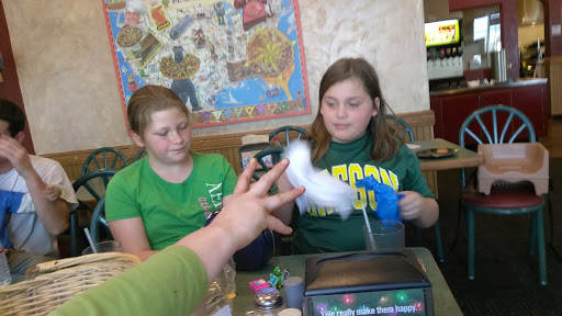 Pizza Restaurant «Round Table Pizza», reviews and photos, 1516 CA-99, Gridley, CA 95948, USA