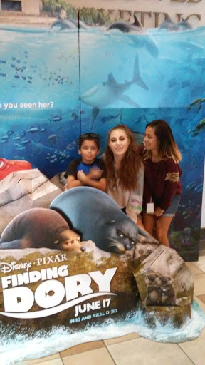 Movie Theater «B&B Theatres Overland Park 16», reviews and photos, 8601 W 135th St, Overland Park, KS 66223, USA