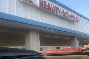 EL Beauty Supply & Wigs image