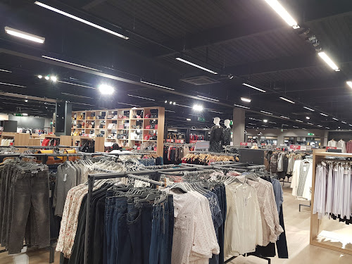 Magasin de vêtements La Halle Thonon Les Bains Anthy Sur Leman Anthy-sur-Léman