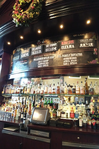 Shopping Mall «Shops At Dos Lagos», reviews and photos, 2780 Cabot Dr #140, Corona, CA 92883, USA