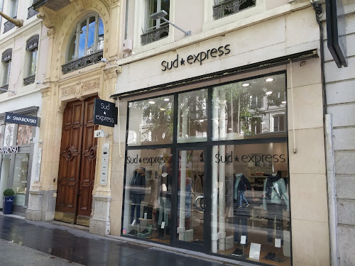 Magasin de vêtements pour femmes sud express Lyon