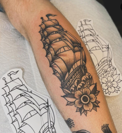 Explore daisy tattoo ideas, creative tattoo ideas in Belgrade, available at The Loyal Sparrow Tattoo and Piercing