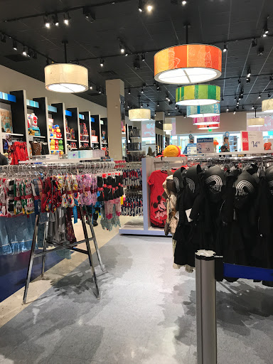 Toy Store «Disney Store», reviews and photos, 5220 Fashion Outlets Way, Rosemont, IL 60018, USA