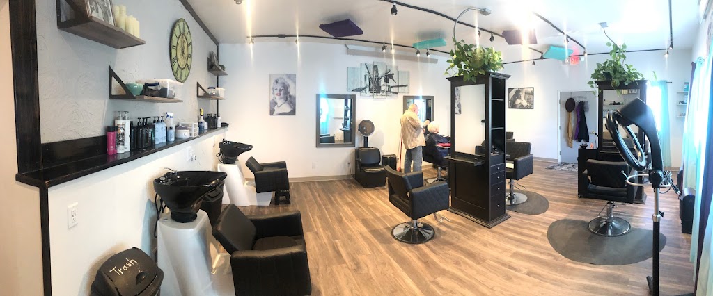 Icons & Rebels Salon 82501