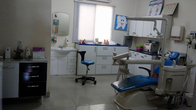 Consultorio Dental Dr. Ronny Martrus - Guayaquil