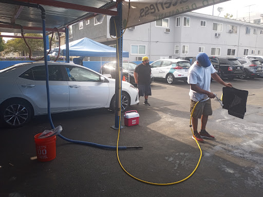 The water and waterless car wash and auto detailing(mobile service available) en Los Angeles