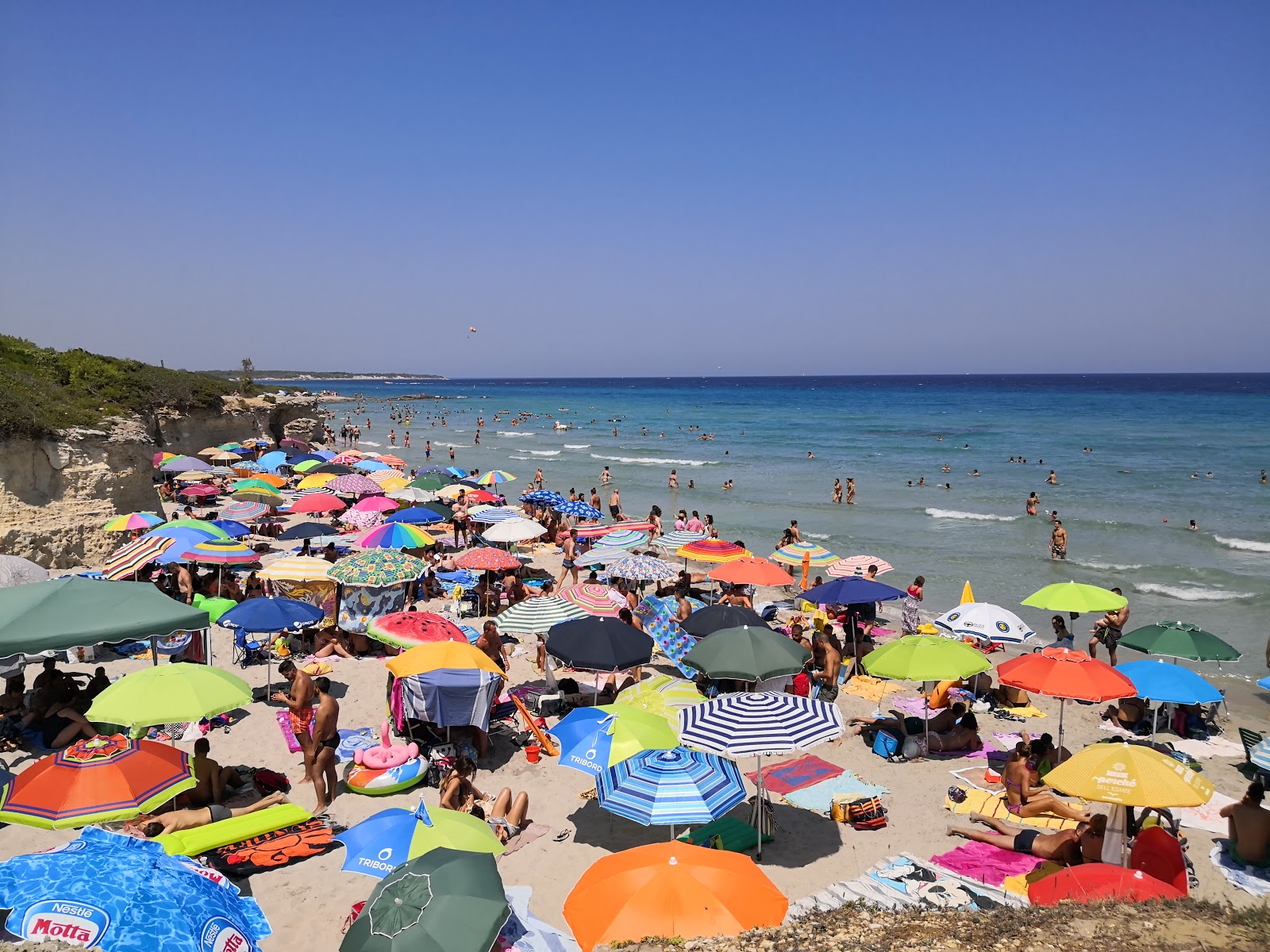 Fotografie cu Spiaggia Baia dei Turchi amplasat într-o zonă naturală