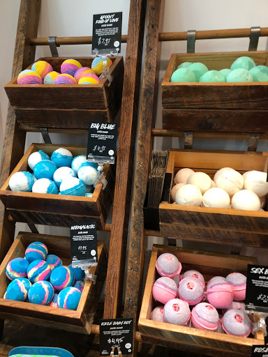 Cosmetics Store «lush fresh handmade cosmetics», reviews and photos, 9090 Destiny USA Dr, Syracuse, NY 13290, USA