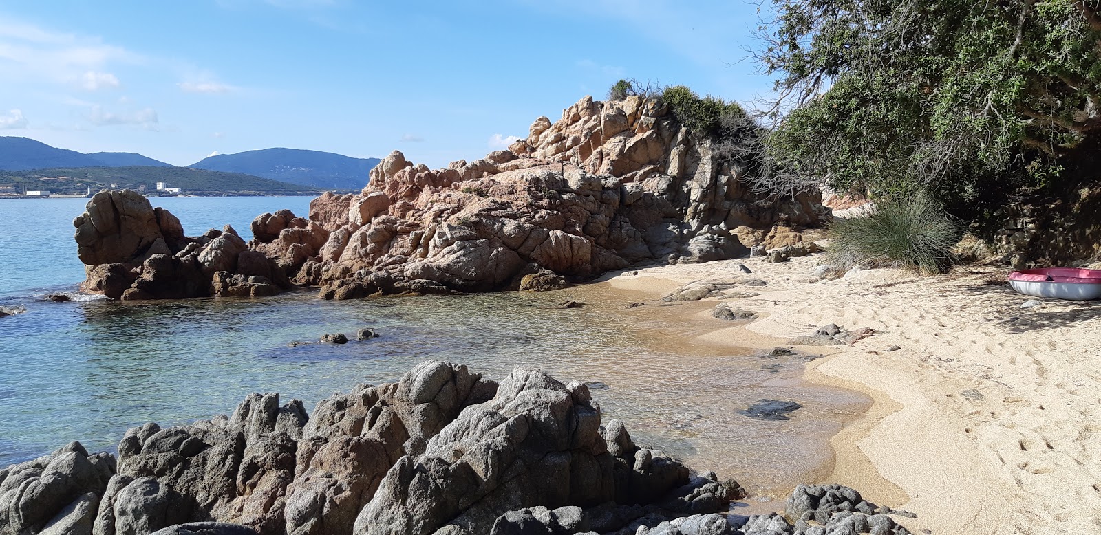 Foto di Marinca beach con una superficie del sabbia beige