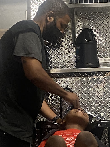 Barber Shop «Famous Cut Barber Shop», reviews and photos, 12704 Western Ave, Blue Island, IL 60406, USA