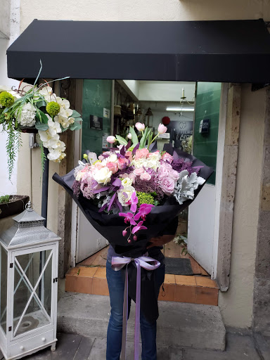 Typical flower shops in Guadalajara