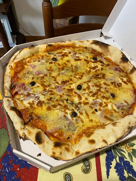 Le kiosque à pizza à Chalus (Haute-Vienne 87)