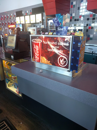 Movie Theater «Regal Cinemas Hilltop 9 Cinema», reviews and photos, 325 Beavercreek Rd, Oregon City, OR 97045, USA