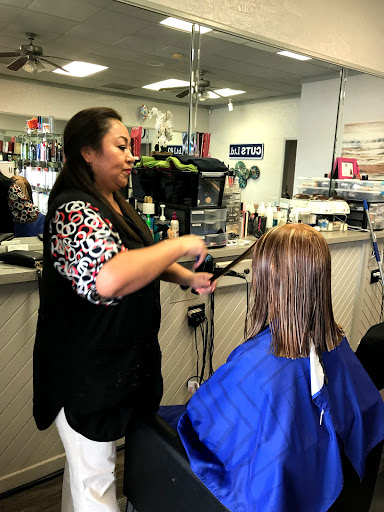 Beauty Salon «Cuts Ltd Beauty Salon», reviews and photos, 207 W Main St, League City, TX 77573, USA