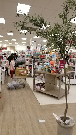 Department Store «Marshalls & HomeGoods», reviews and photos, 4950 Hadley Center Dr, South Plainfield, NJ 07080, USA