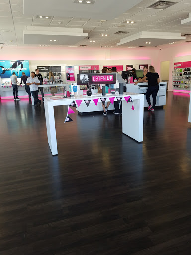 Cell Phone Store «T-Mobile», reviews and photos, 79485 CA-111 Suite 1, La Quinta, CA 92253, USA