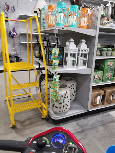 Home Goods Store «At Home», reviews and photos, 1811 N Dixie Hwy, Elizabethtown, KY 42701, USA