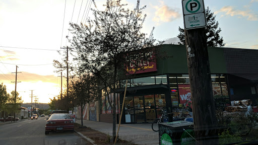 Grocery Store «Grocery Outlet Bargain Market», reviews and photos, 7741 N Lombard St, Portland, OR 97203, USA