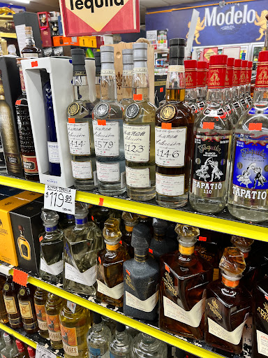 Liquor Store «Royal Food & Liquor», reviews and photos, 335 E Indian Trail, Aurora, IL 60505, USA