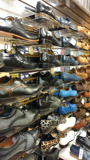 Shopping Mall «The Shops of Grand Avenue», reviews and photos, 275 W Wisconsin Ave, Milwaukee, WI 53203, USA