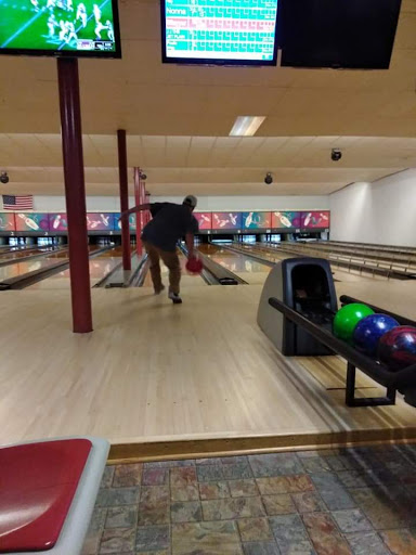 Bowling Alley «Rollaway Lanes & Lounge», reviews and photos, 317 S Main St, Davison, MI 48423, USA