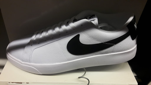 Sporting Goods Store «Nike Factory Store», reviews and photos, 4600 Shelbyville Rd #615, Louisville, KY 40207, USA