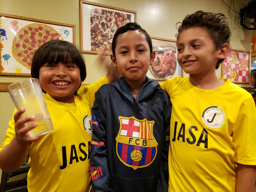 Pizza Restaurant «Round Table Pizza», reviews and photos, 128 Woodside Rd, Redwood City, CA 94061, USA