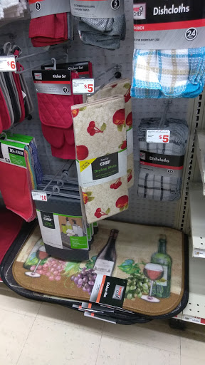 Dollar Store «FAMILY DOLLAR», reviews and photos, 2826 S Salina St, Syracuse, NY 13205, USA