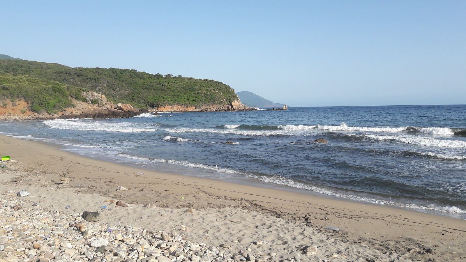 Foto von Oued EL Gueb mit beiger sand & steine Oberfläche